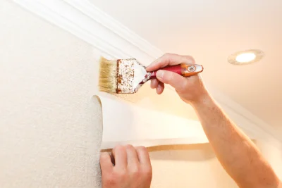 Pose de papier peint à Moussy — revêtements muraux et toiles de verre